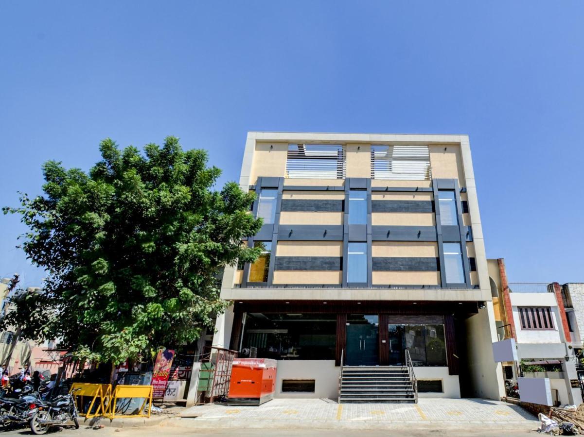 Oyo 72519 Meera Bhawan Hotel วรินดาวัน ภายนอก รูปภาพ